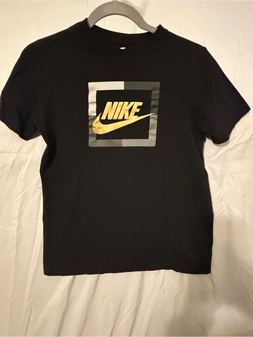 Nike Boys T-Shirt Size Large (L) – Black with Gold & Gray Graphic
